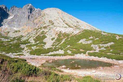 Skalnaté pleso s Lomnickým štítom v pozadí