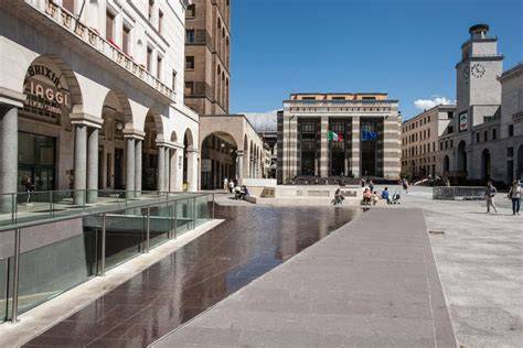 Piazza della Vittoria a historické uličky