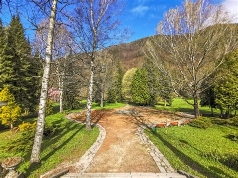 kúpeľný park Ľubochňa - lipová alej a altánok