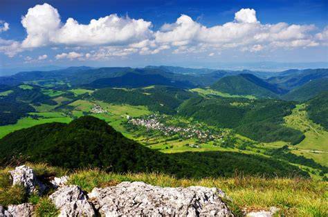 Tapety a panoráma Stratenského kaňonu (turistické trasy)