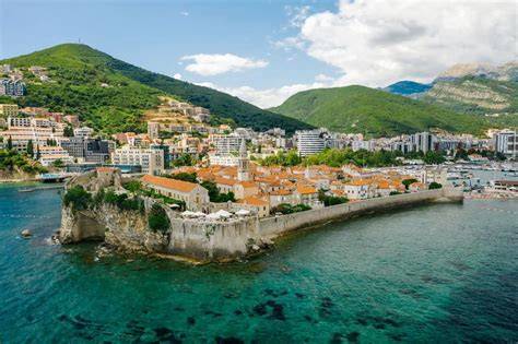 Budva a Staré mesto z pláže