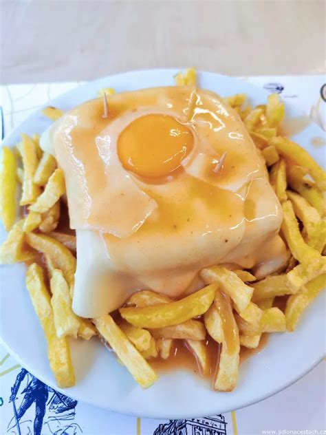 Francesinha - ikonické jedlo Porta