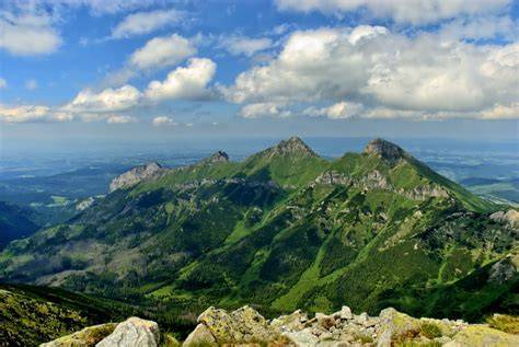 obklopené hory a Tatry