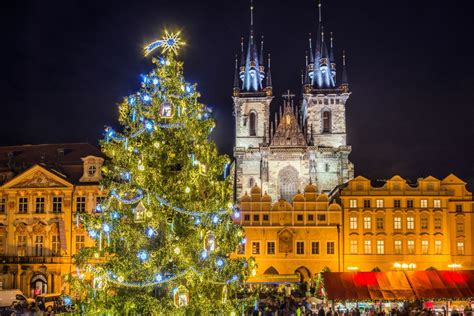 obrázok s vianočným stromom na Staromestskom námestí