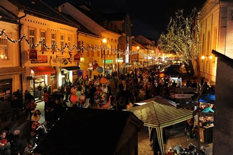 Poprad Vianočné trhy námestie s výhľadom