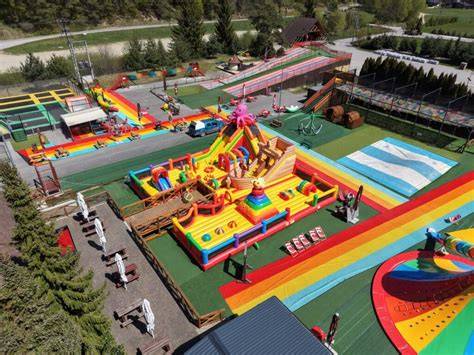 Snowland lyžiarske zjazdovky a detský park